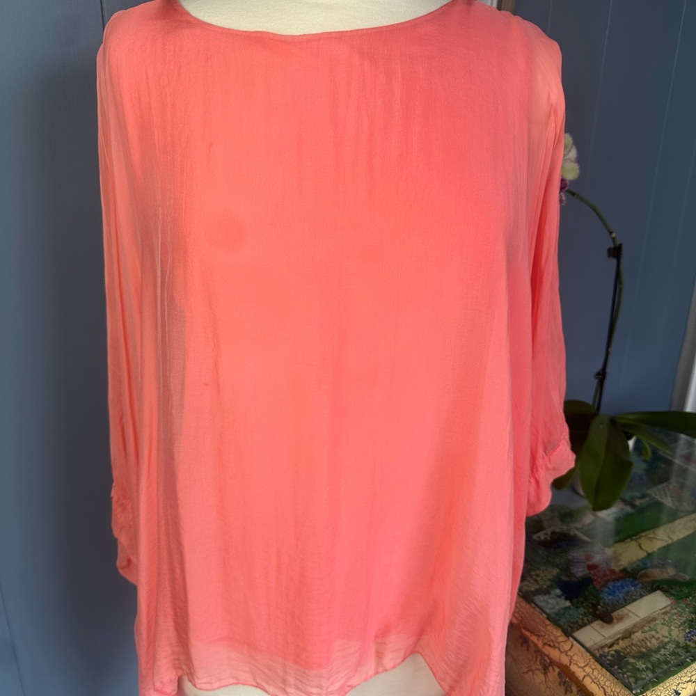 SCANDAL Made in Italy. 100% Silk Tunic Blouse with Elongated sides. Elegant!